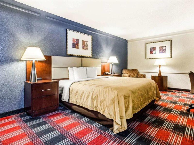 Quality Inn & Suites Airport Charlotte Exterior photo