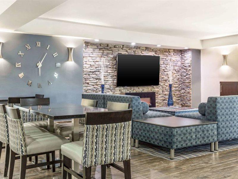 Quality Inn & Suites Airport Charlotte Exterior photo