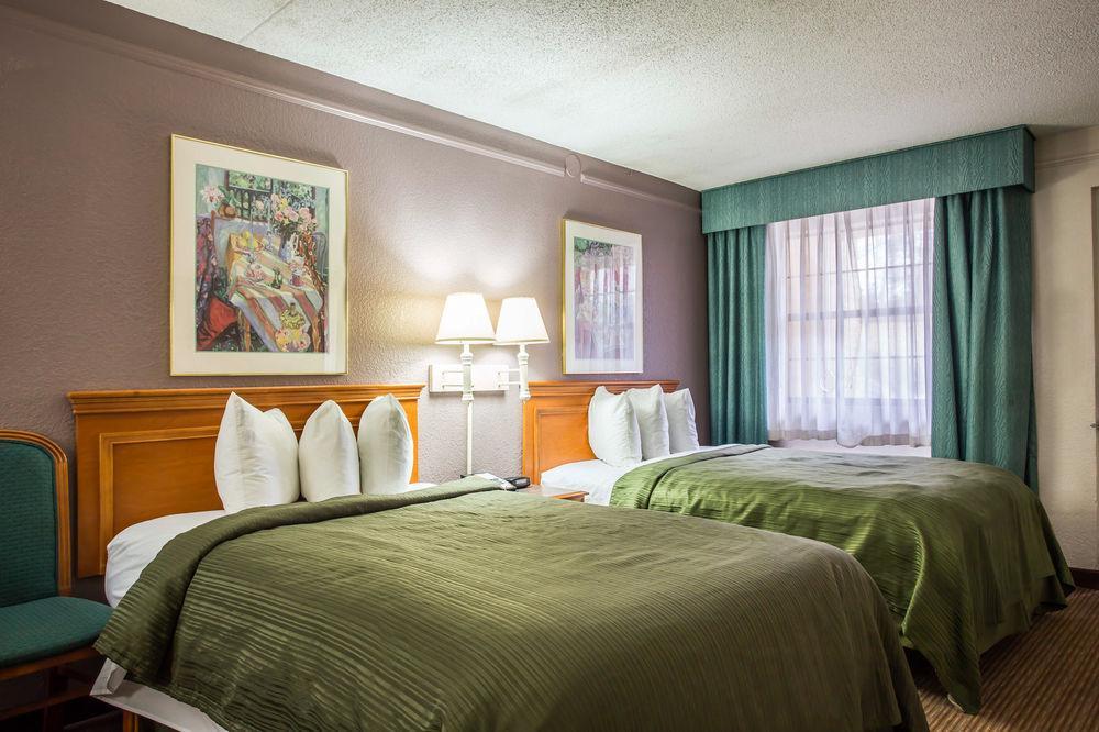Quality Inn & Suites Airport Charlotte Exterior photo