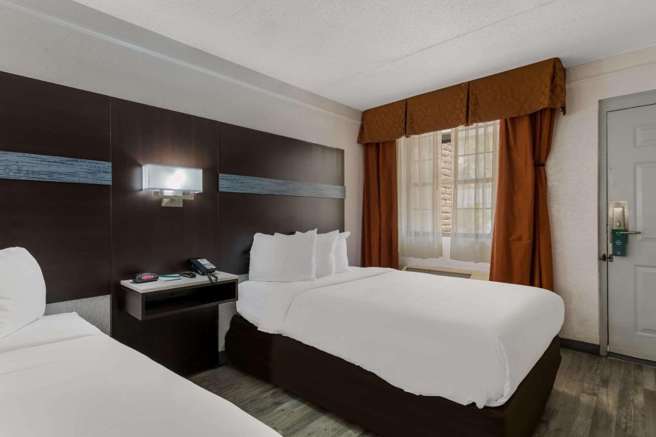 Quality Inn & Suites Airport Charlotte Exterior photo