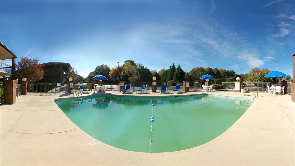 Quality Inn & Suites Airport Charlotte Exterior photo