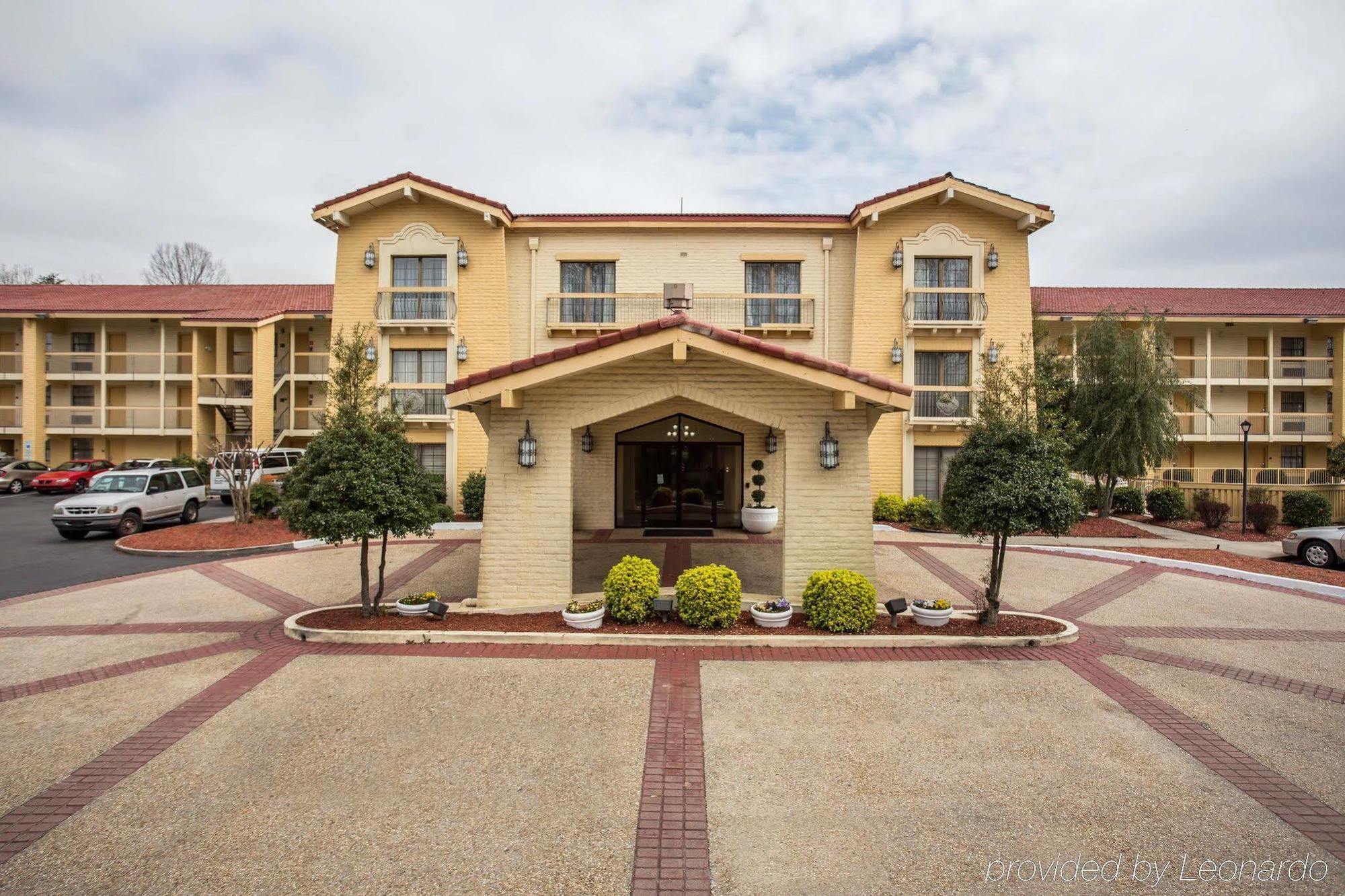 Quality Inn & Suites Airport Charlotte Exterior photo