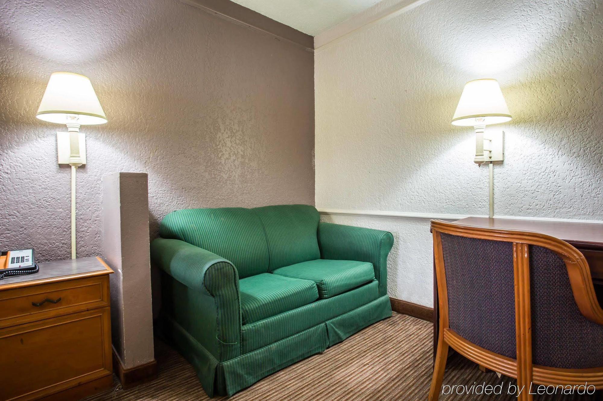 Quality Inn & Suites Airport Charlotte Exterior photo
