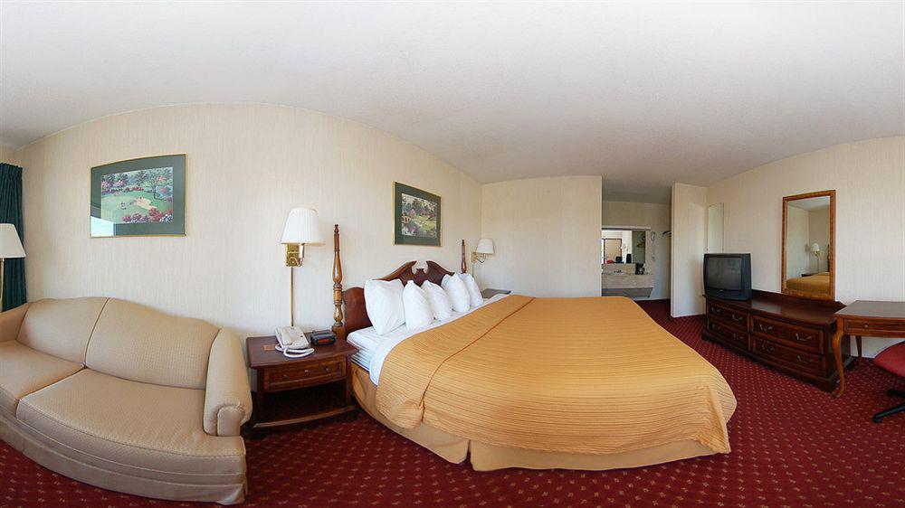 Quality Inn & Suites Airport Charlotte Exterior photo