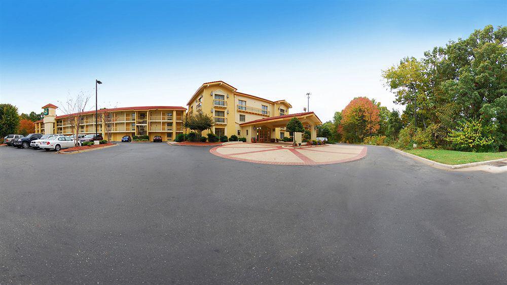 Quality Inn & Suites Airport Charlotte Exterior photo